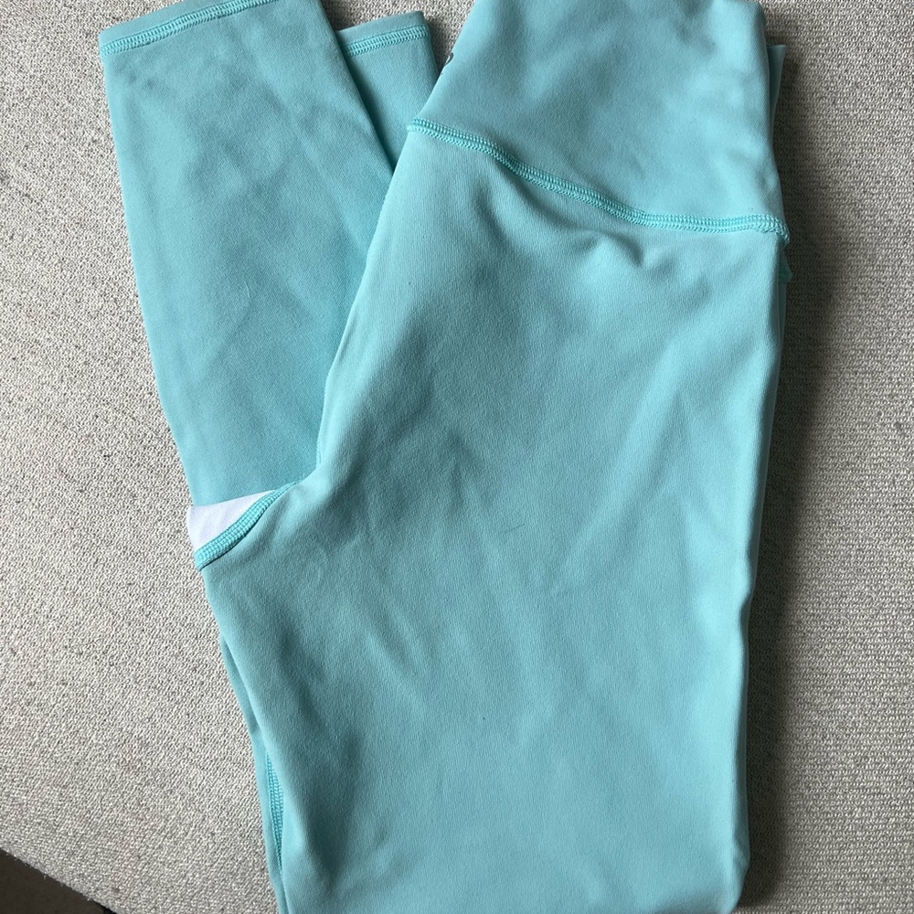 ALO Yoga 7/8 Ocean Teal High-Waist Leggings. Never been worn. Like new.